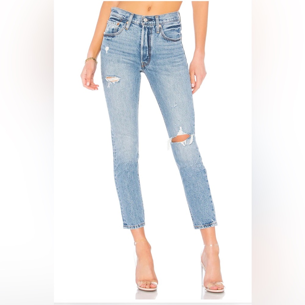 501 Skinny in Can't Touch This
LEVI'S ankle jeans like new!